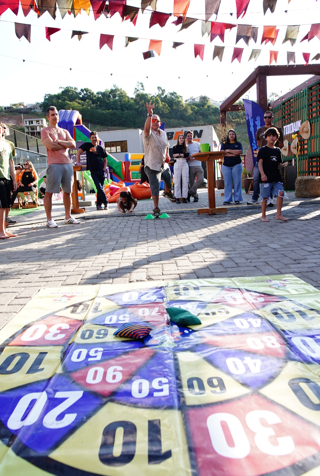 Shows, brincadeiras tradicionais e atrações para toda a família fazem parte da programação do TuDiBaum 2026. Foto: Divulgação.