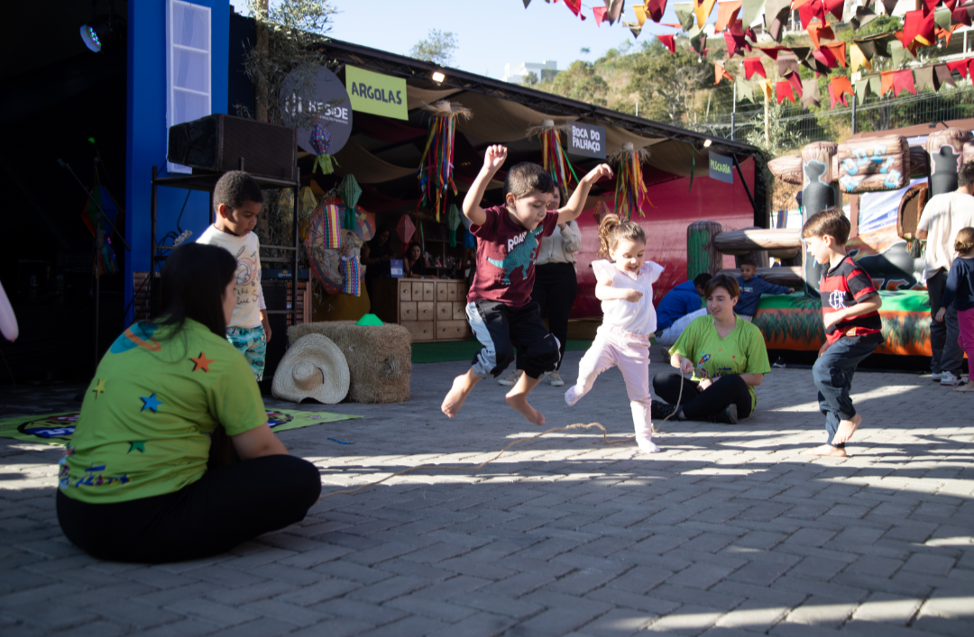 Brincadeiras tradicionais, apresentações culturais e atrações para crianças fazem parte da programação do TuDiBaum. Foto: Divulgação.