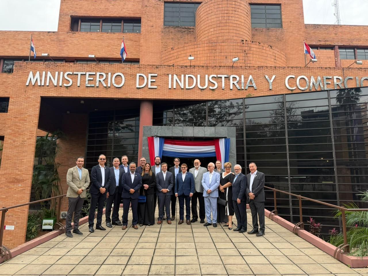Presidente do COFECI e líderes de dez CRECIs participam de missão imobiliária no Paraguai a convite de uma das maiores incorporadoras do país