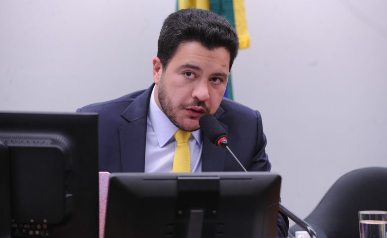 Projeto de lei propõe alteração no Bolsa Família para pessoa com deficiência que necessita de cuidador
