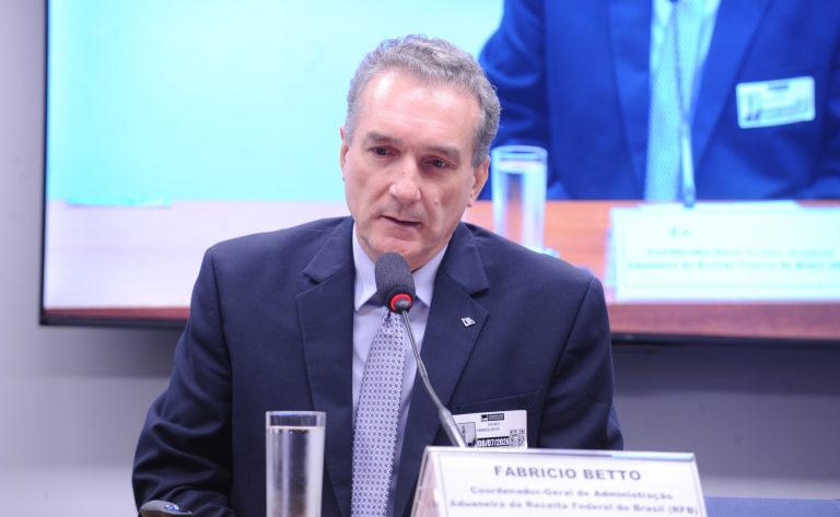Receita Federal reformula Remessa Conforme para combater pirataria e produtos ilegais