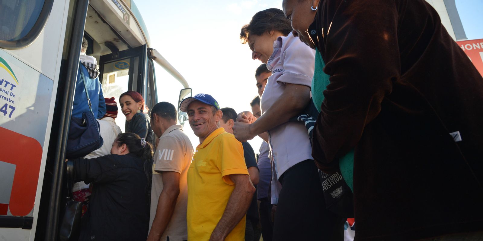Rodoviários do Rio suspendem greve para negociar reajuste salarial