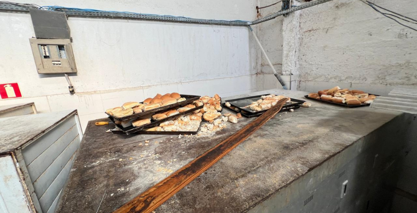 Vigilância Sanitária interdita fábrica de pães por graves irregularidades em Juiz de Fora