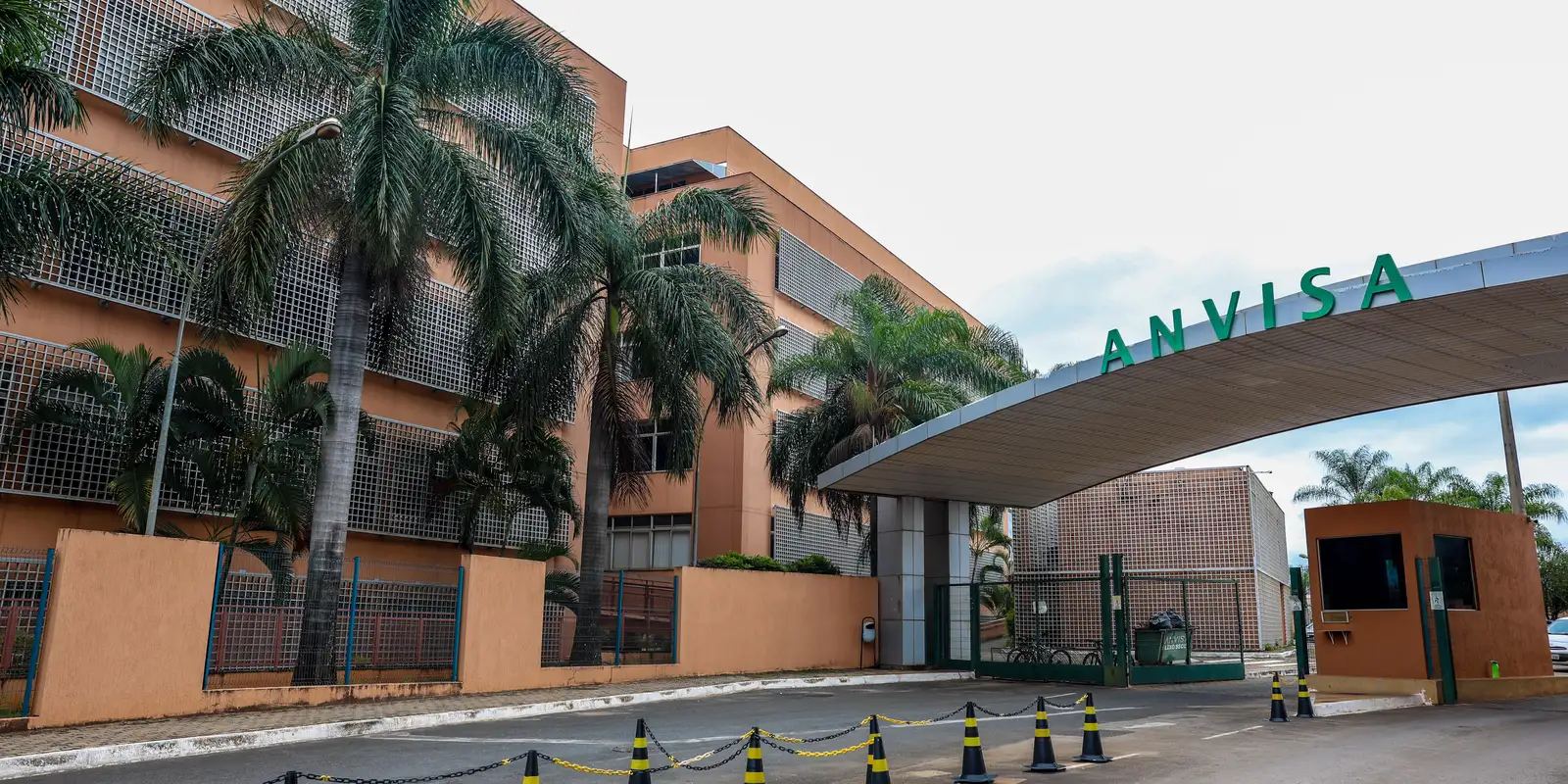 Anvisa proíbe a venda de 12 produtos de limpeza sem registro