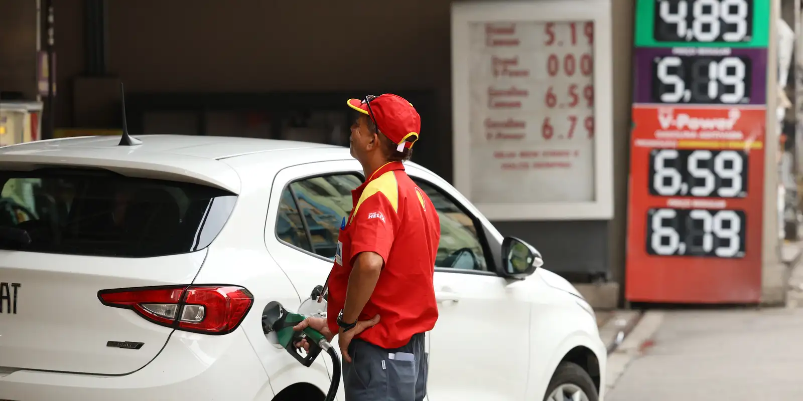CNPE aprova aumento de etanol na gasolina e gera impasse com o MPF