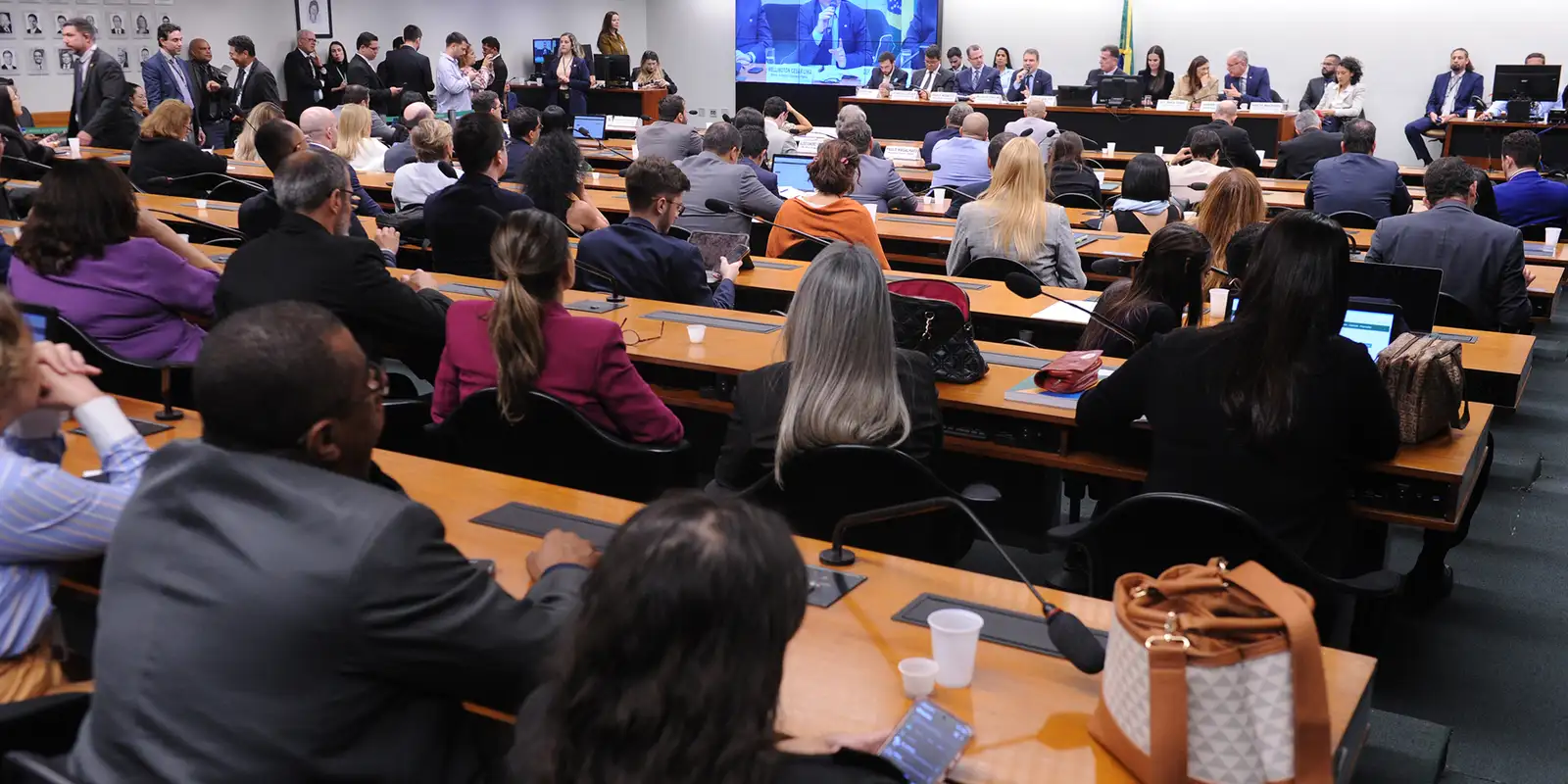 Câmara instala comissão especial sobre a redução da maioridade penal