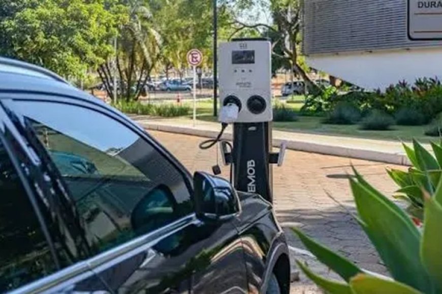 Notícias de Minas Gerais: isenção para elétricos e queda no desemprego