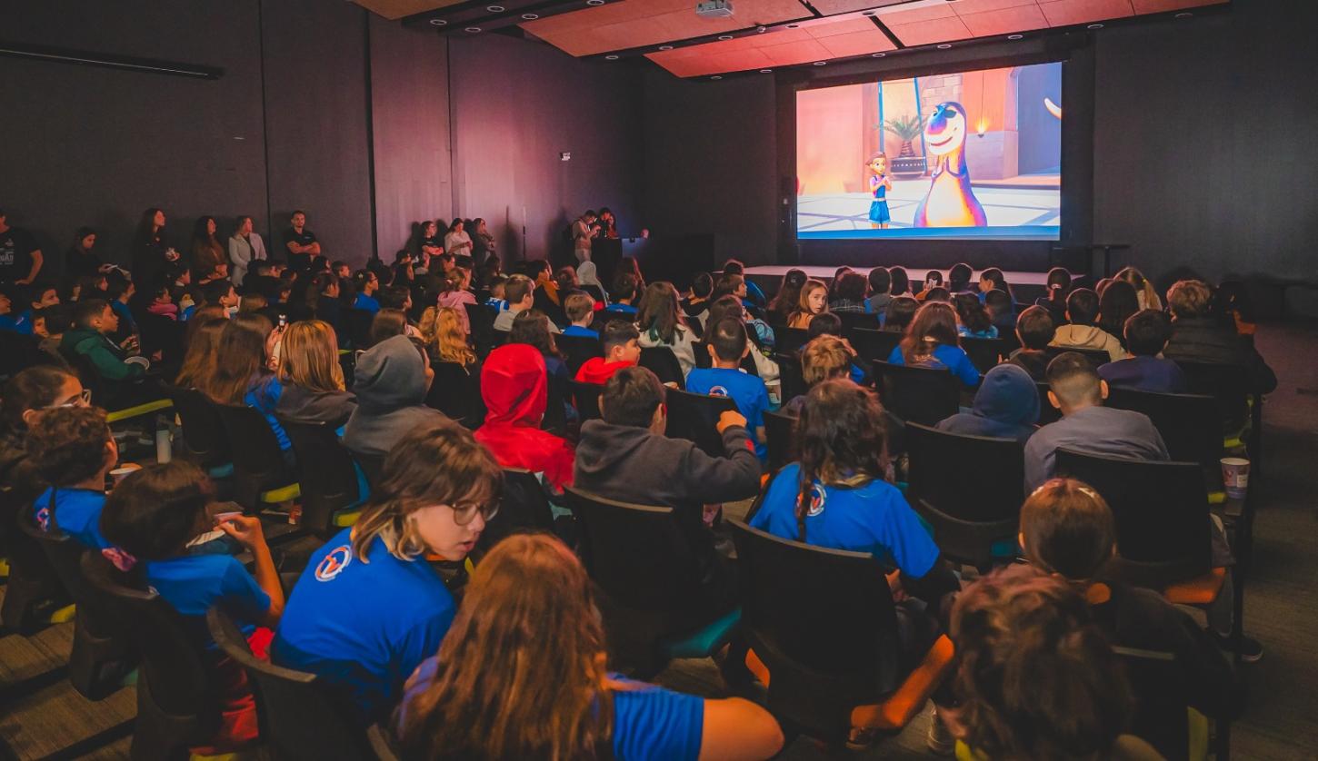 Cinema gratuito em Florianópolis transforma a história de SC em aventura para as crianças