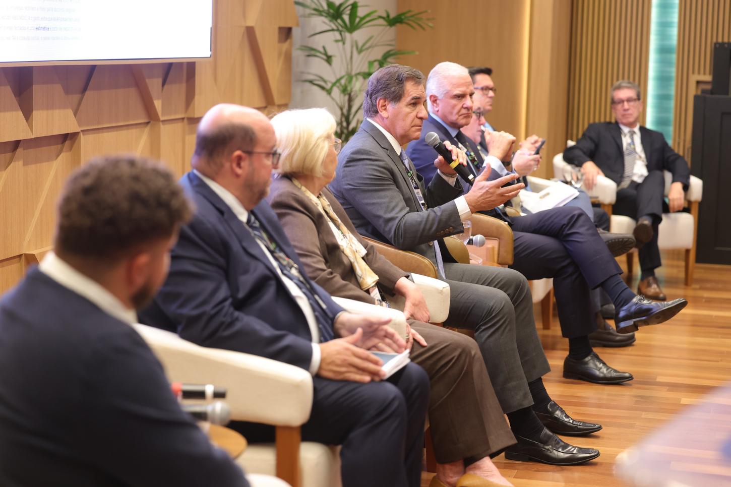 CNC e Fecomércio MG defendem concorrência leal e combate ao comércio ilegal para fortalecer a economia