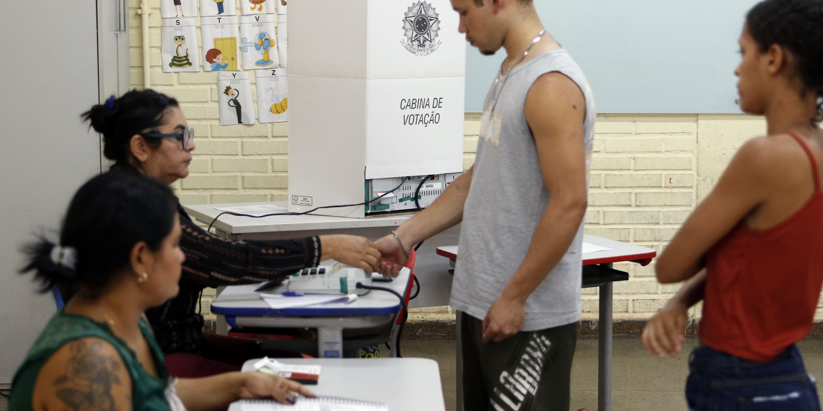 Eleitorado jovem encolhe 22% no Brasil em 16 anos, aponta estudo