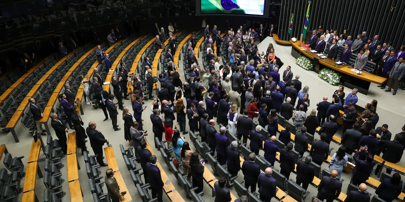 Congresso vota isenção da taxa das blusinhas nesta segunda-feira
