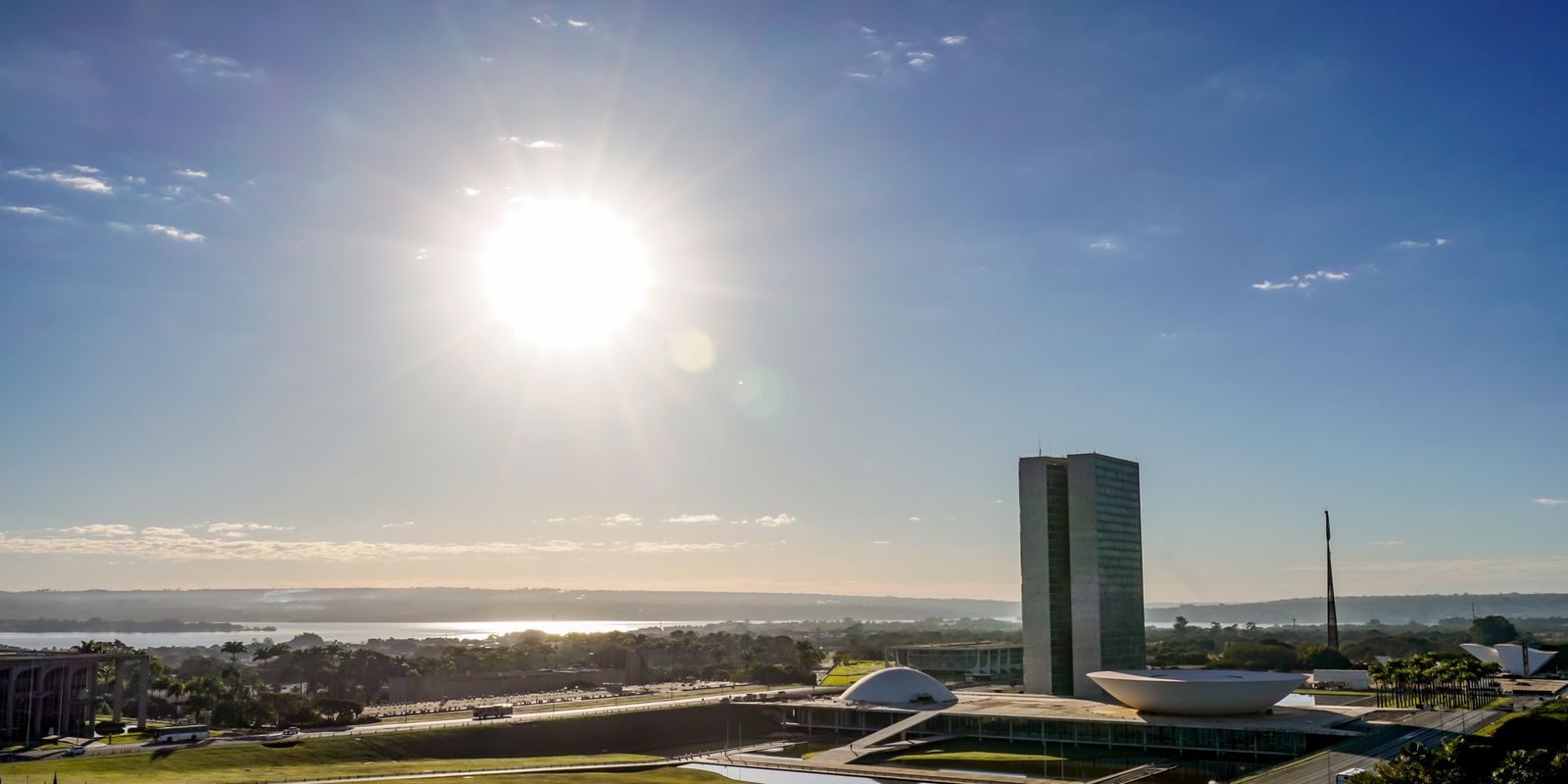 Congresso avalia fim da escala 6x1 e isenção de compras nesta semana
