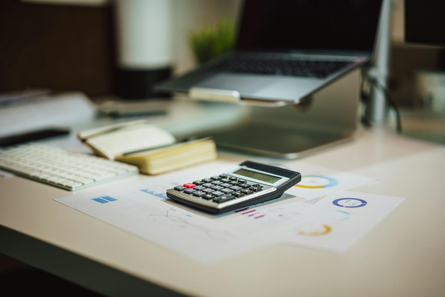 Contabilidade para comércio e serviços, como escolher, quanto custa e como pagar menos imposto