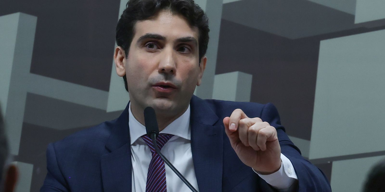Gabriel Galípolo critica empresas que buscam usar FGC indevidamente