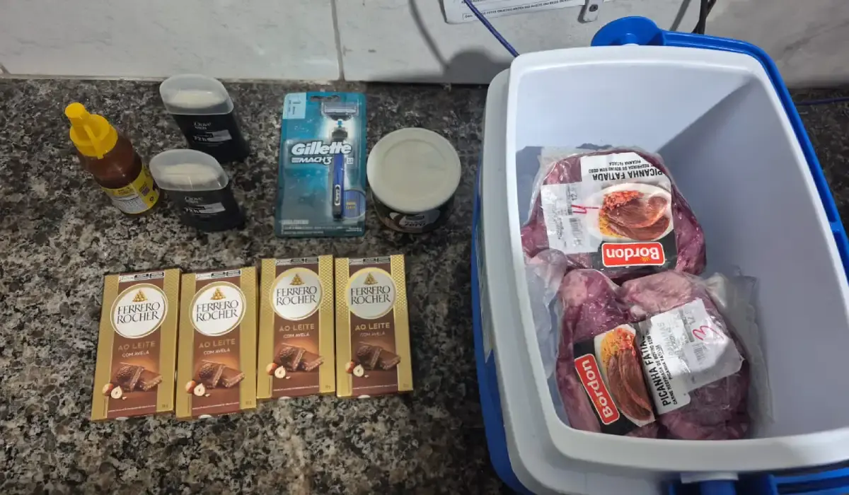 Homem é preso após furtar picanha, chocolates e outros produtos em supermercado de Juiz de Fora