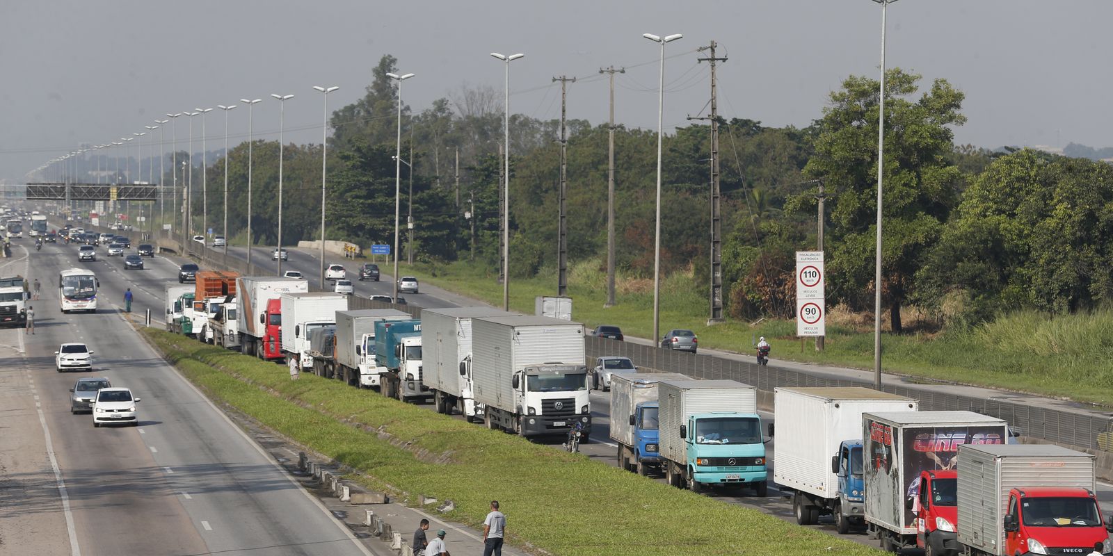 Lula sanciona lei que assegura o piso mínimo do frete para motoristas