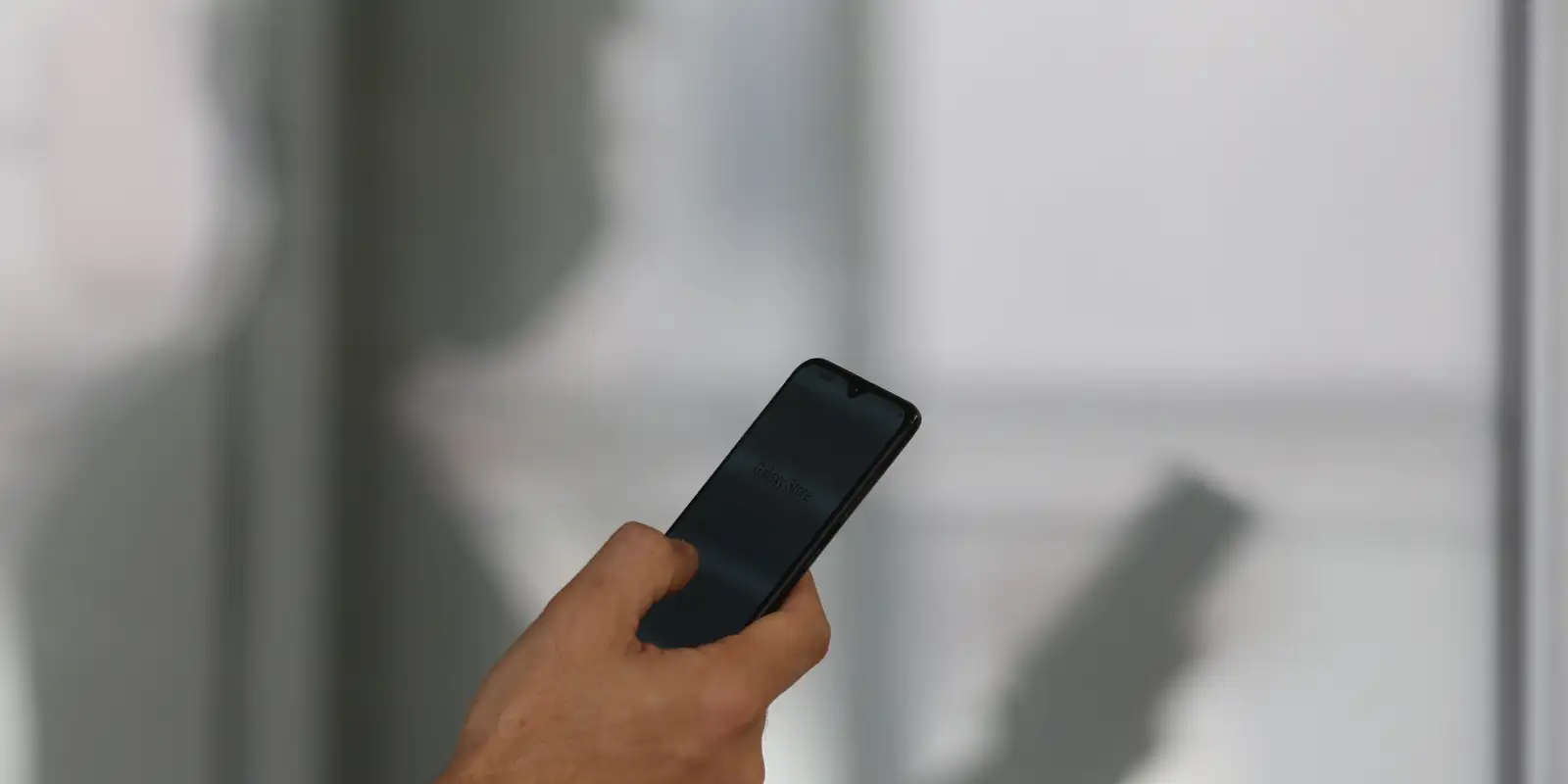 Brasil registra queda no roubo de celulares, mas furtos têm leve alta em 2025