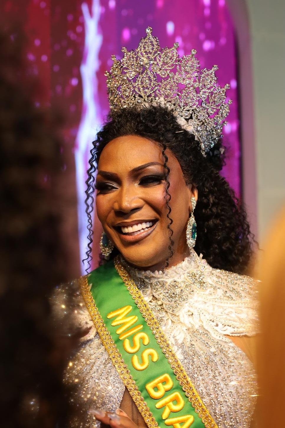Miss Brasil Gay 2026 comemora 50 anos com apresentação gratuita em praça pública em Juiz de Fora