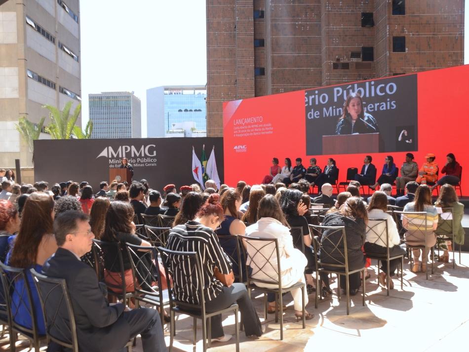 MPMG reforça combate à violência contra a mulher com Carta de compromisso e Banco Vermelho