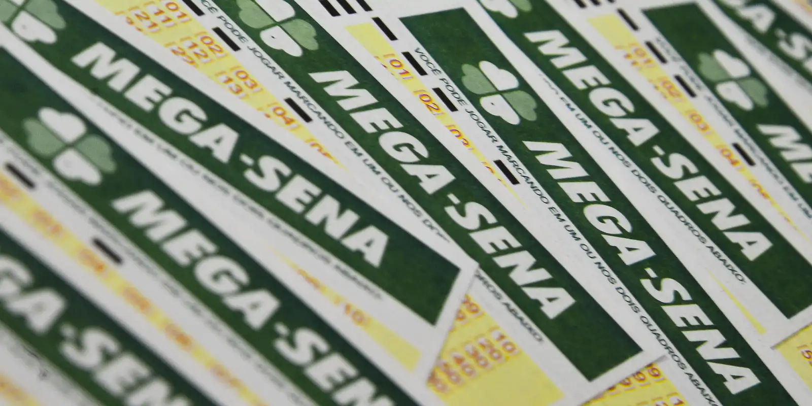 Mega-Sena acumulada: prêmio principal chega a R$ 165 milhões