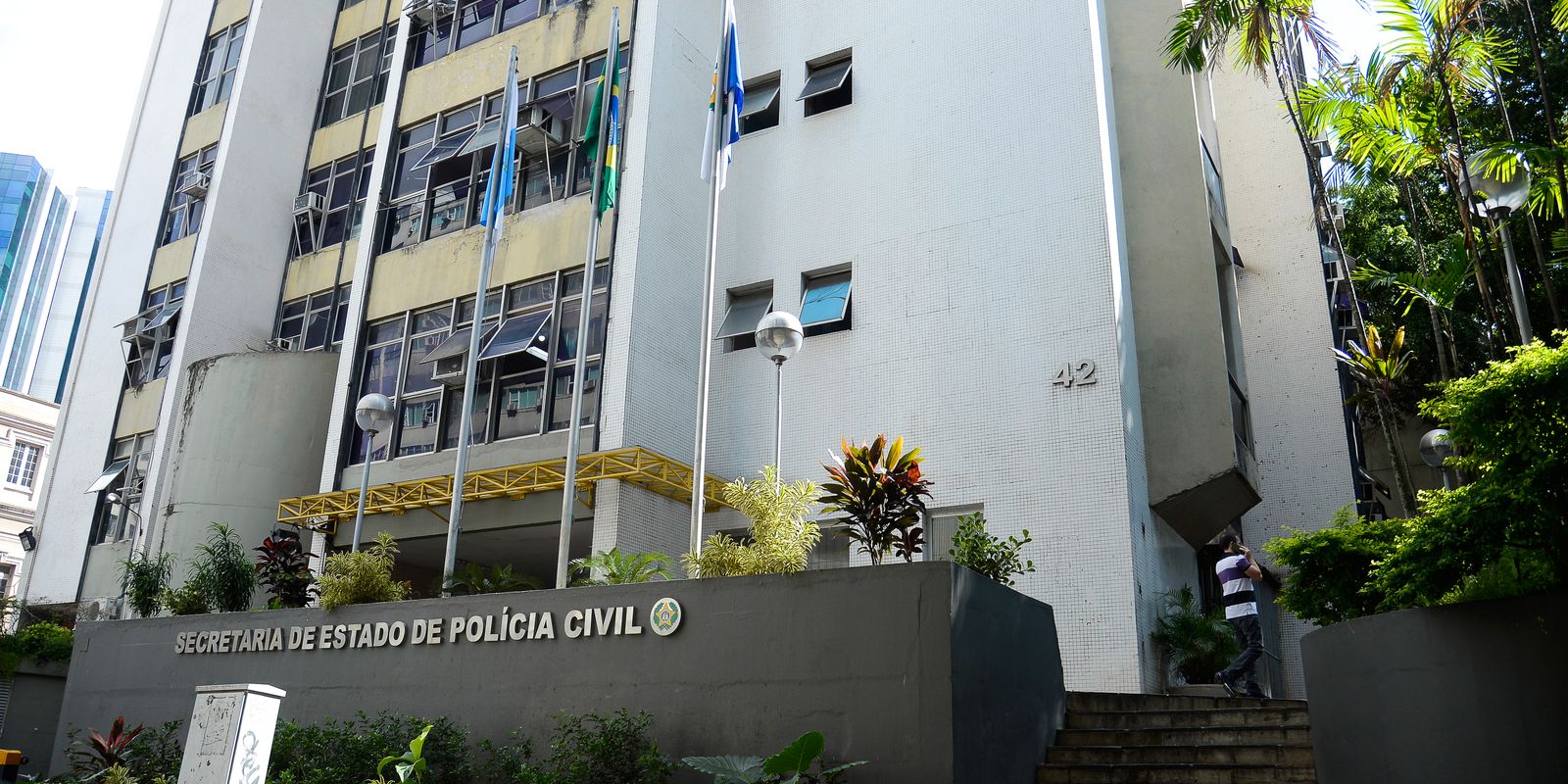 Polícia Civil do Rio de Janeiro realiza Operação Contenção contra o CV