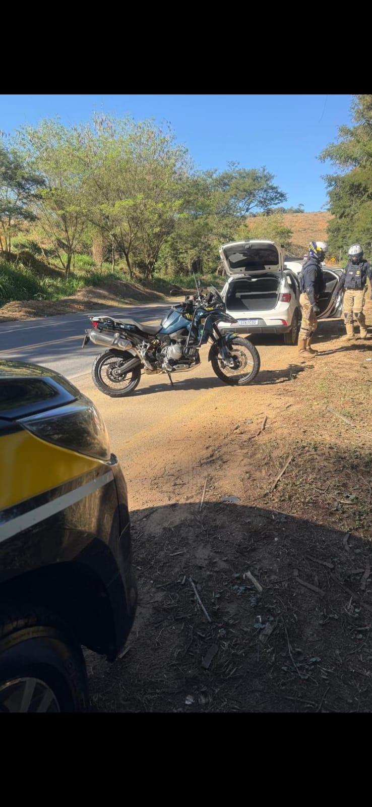PRF recupera veículo roubado no Rio de Janeiro durante fiscalização na BR-116