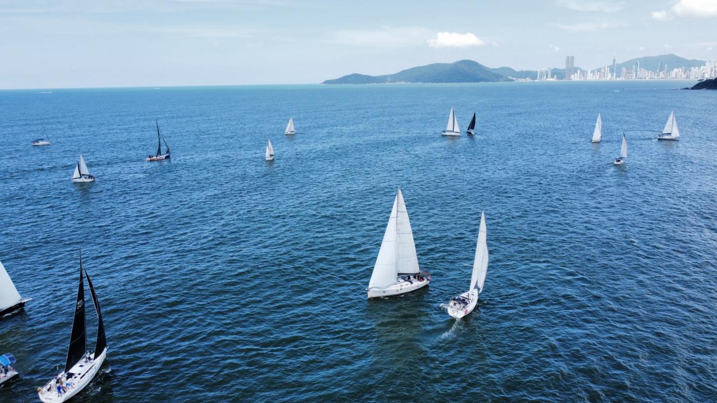Regata celebra os 64 anos de Navegantes e deve reunir cerca de 100 velejadores
