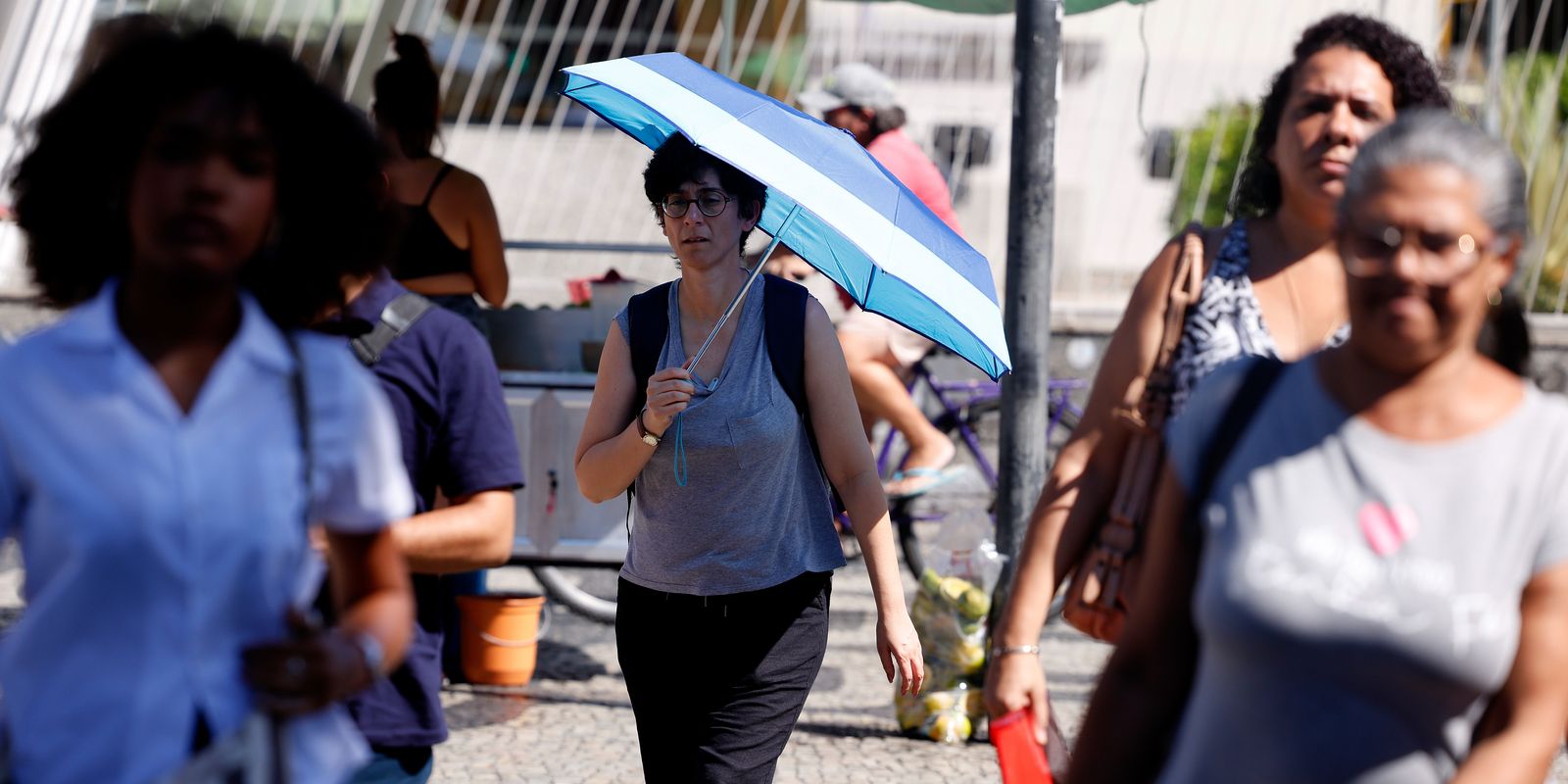 Governo projeta salário mínimo de R$ 1.741 para 2027 com alta de 7,4%