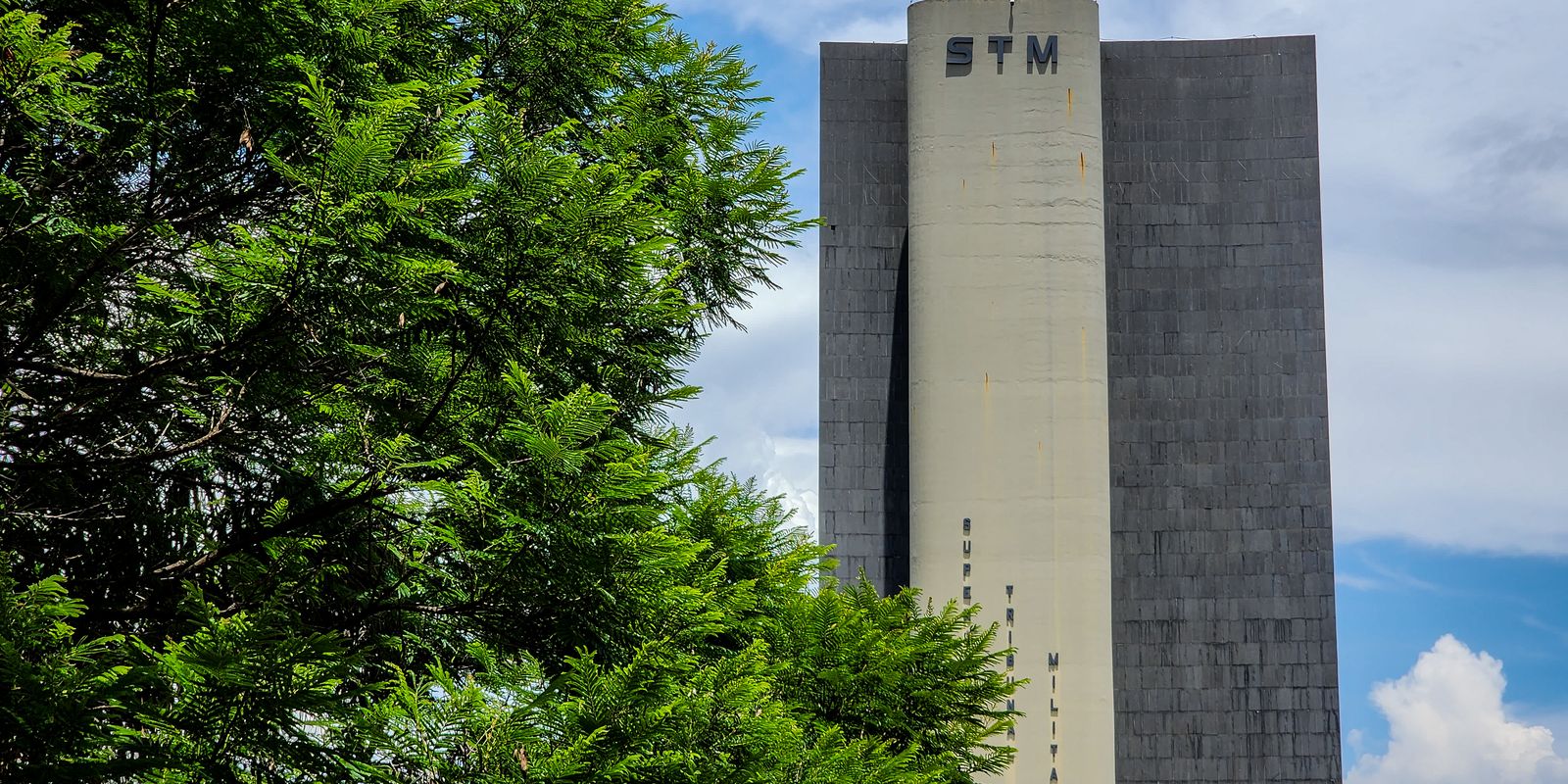 STM decreta perda de patente de tenente reformado por contaminação de HIV