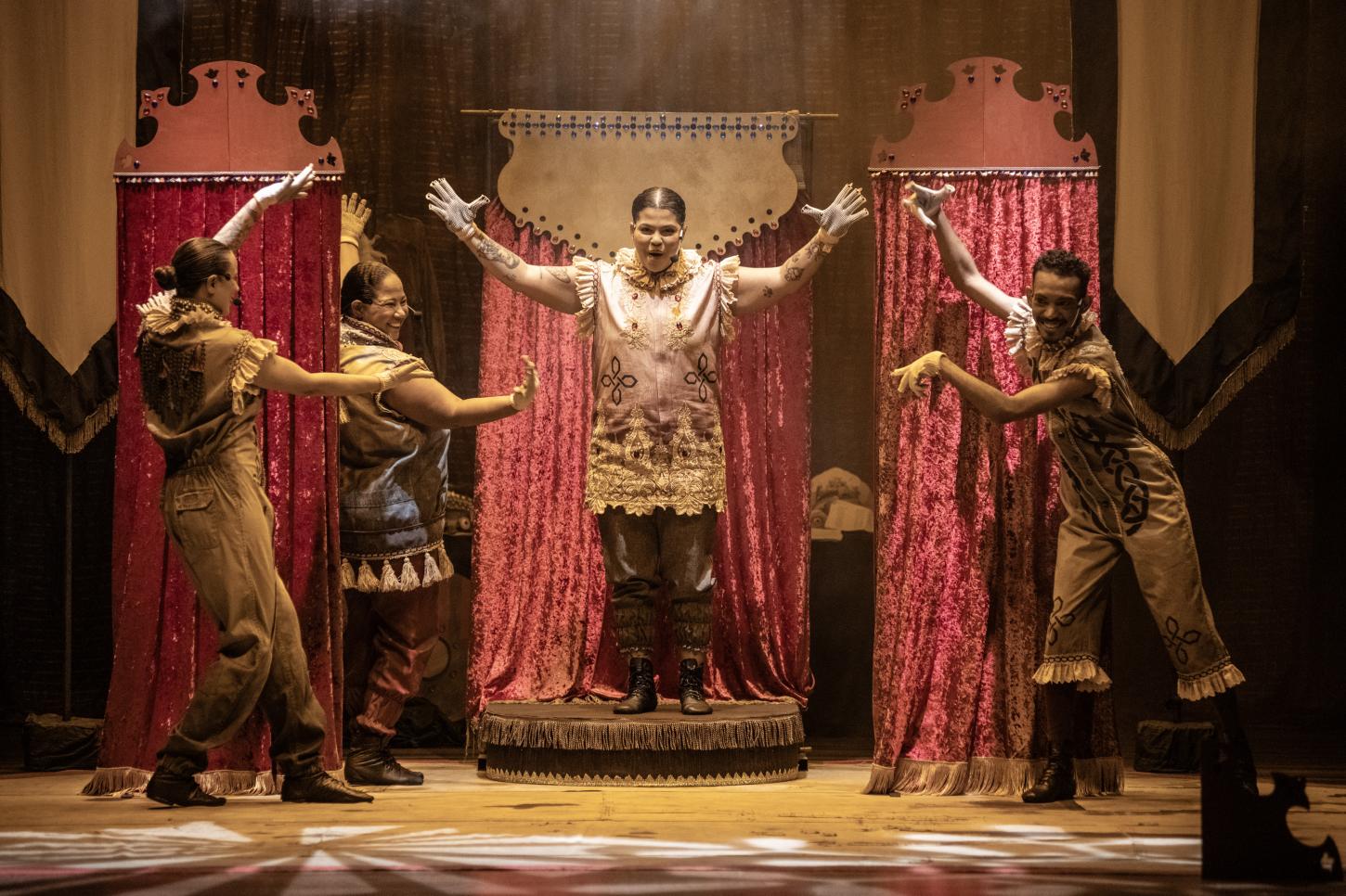 Teatro Paschoal Carlos Magno recebe espetáculo gratuito 'O Menino da Cabeça de Papelão' neste domingo