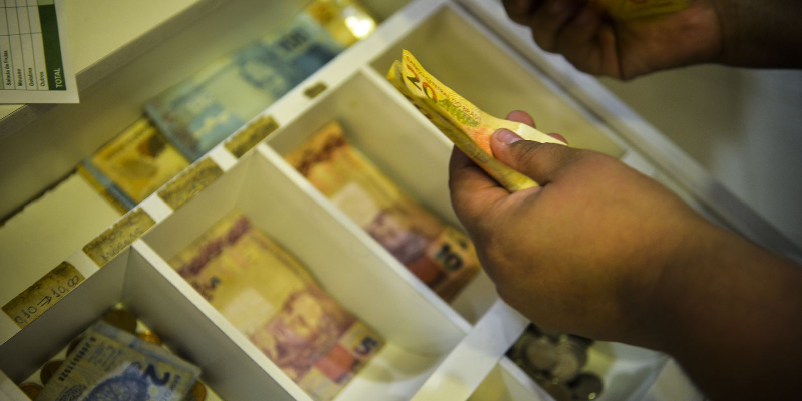 Último lote do abono salarial de 2026 é pago para nascidos em novembro e dezembro