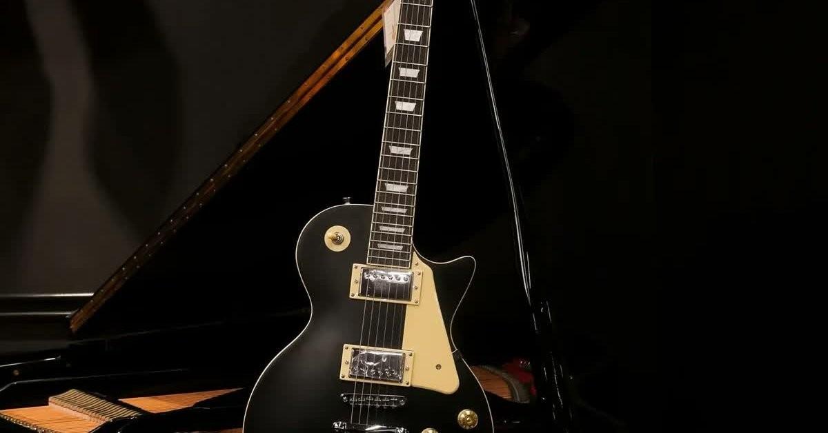 5 famosos brasileiros que também são guitarristas de mão cheia
