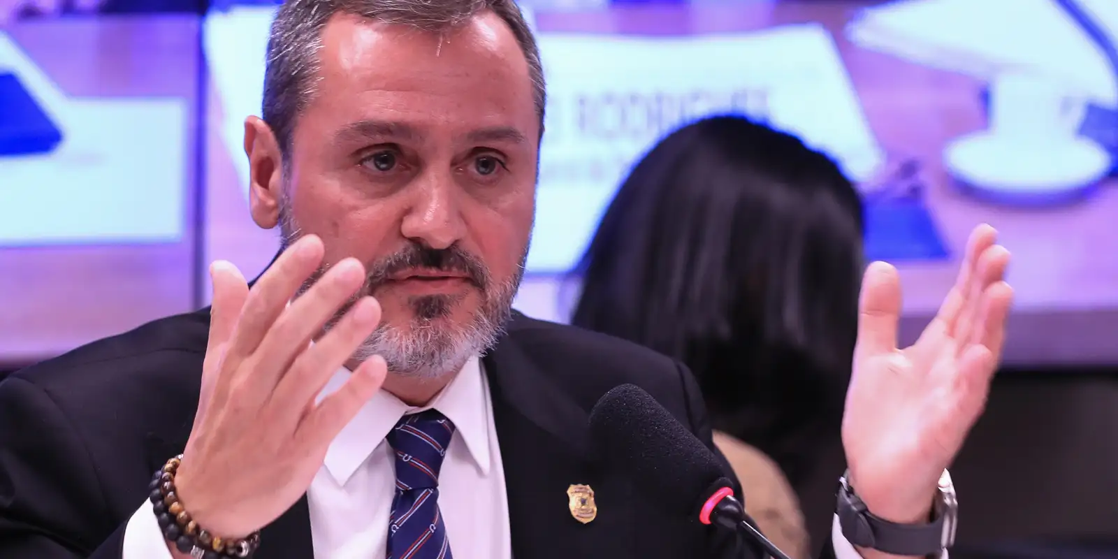 Diretor da Polícia Federal nega ao STF monitoramento do ministro André Mendonça