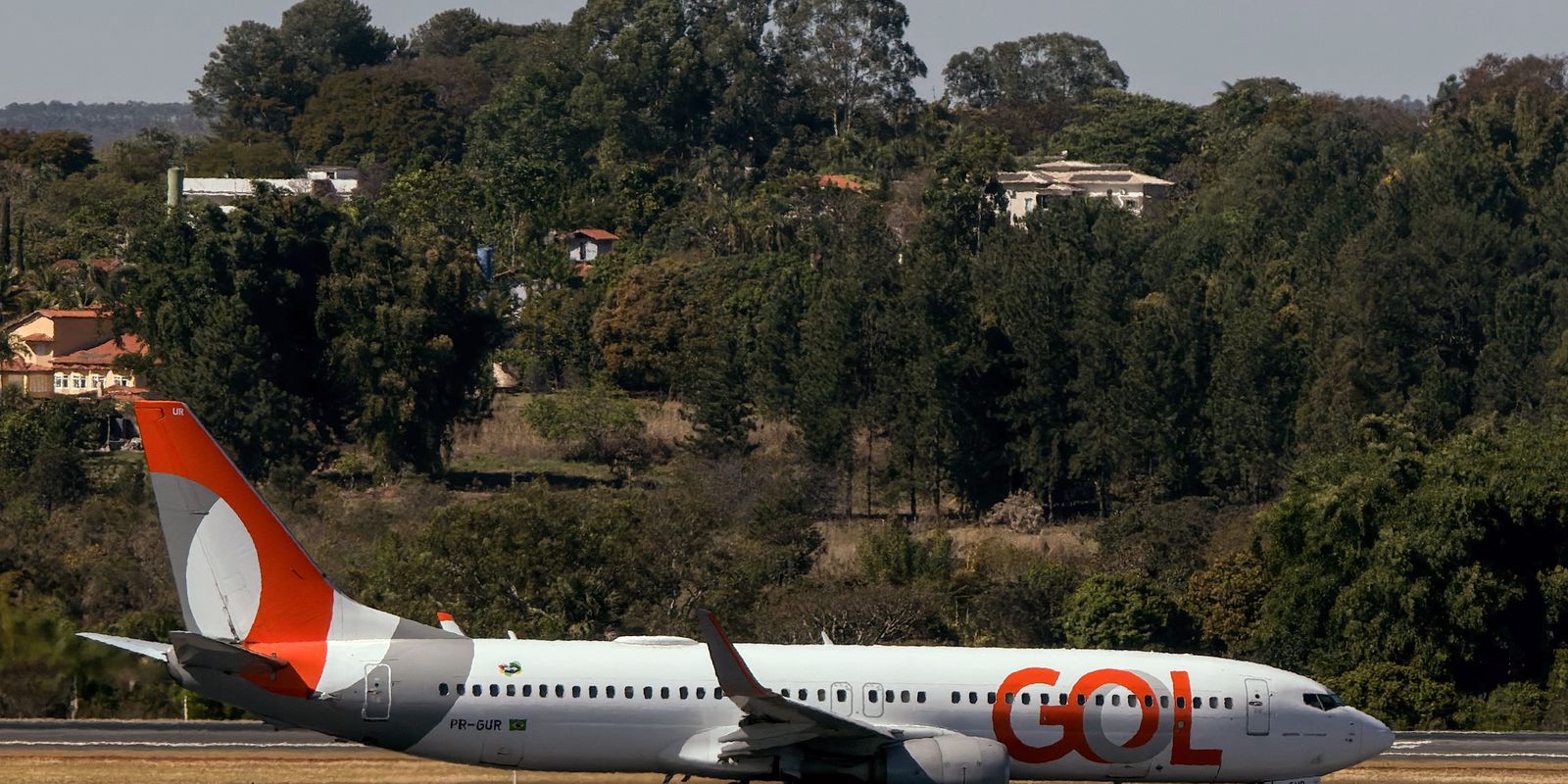 Avião da GOL realiza pouso de emergência após decolar de Goiânia