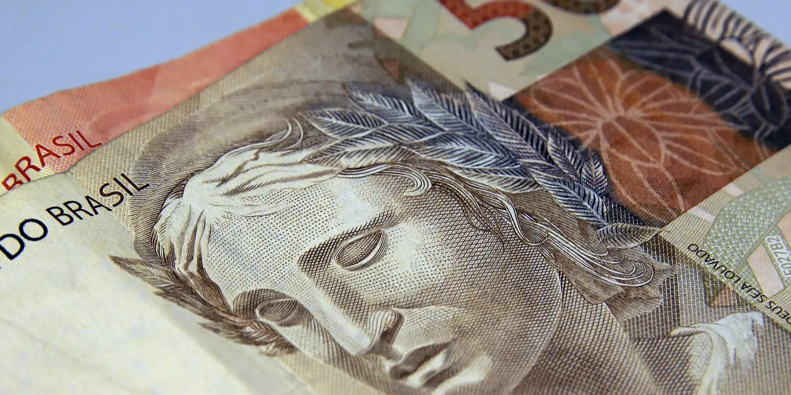 Saques da poupança superam depósitos e atingem R$ 10,5 bilhões em agosto