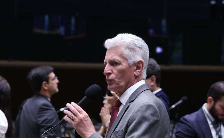 Câmara aprova criação de novas universidades federais em Minas e no Rio