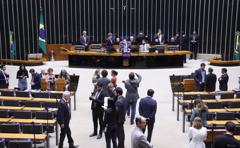 Câmara aprova medida provisória para reduzir a fila do INSS