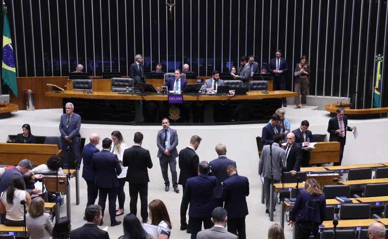 Câmara pode votar MP que zera imposto de compras internacionais até 50 dólares