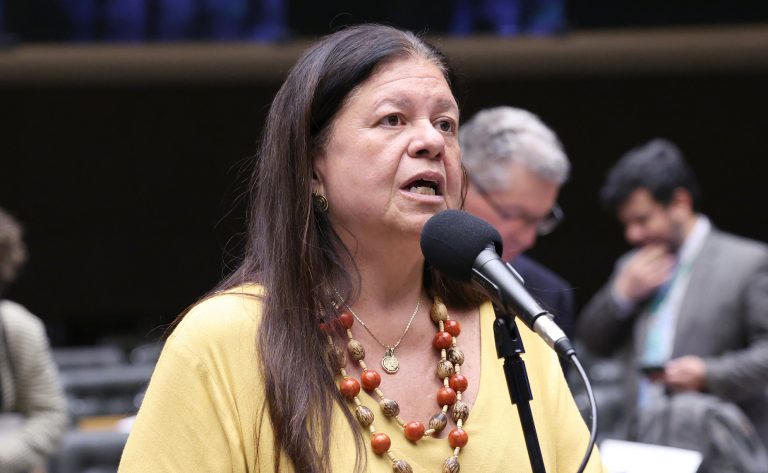 CCJ aprova proposta que garante justiça gratuita a pessoas com câncer e deficiência