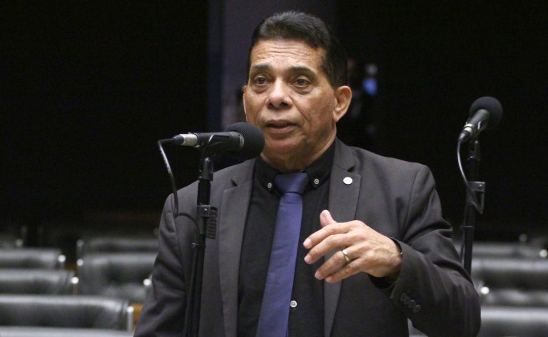 Comissão aprova projeto que amplia embarque armado para agentes de segurança pública