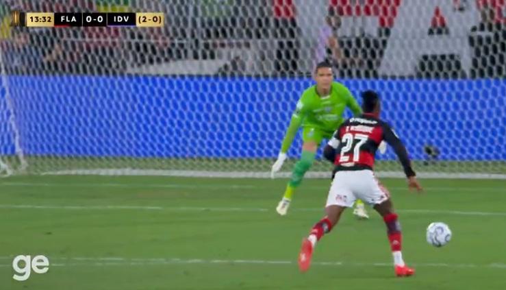 Flamengo empata com Independiente del Valle no Maracanã e carimba última vaga na semifinal da Libertadores