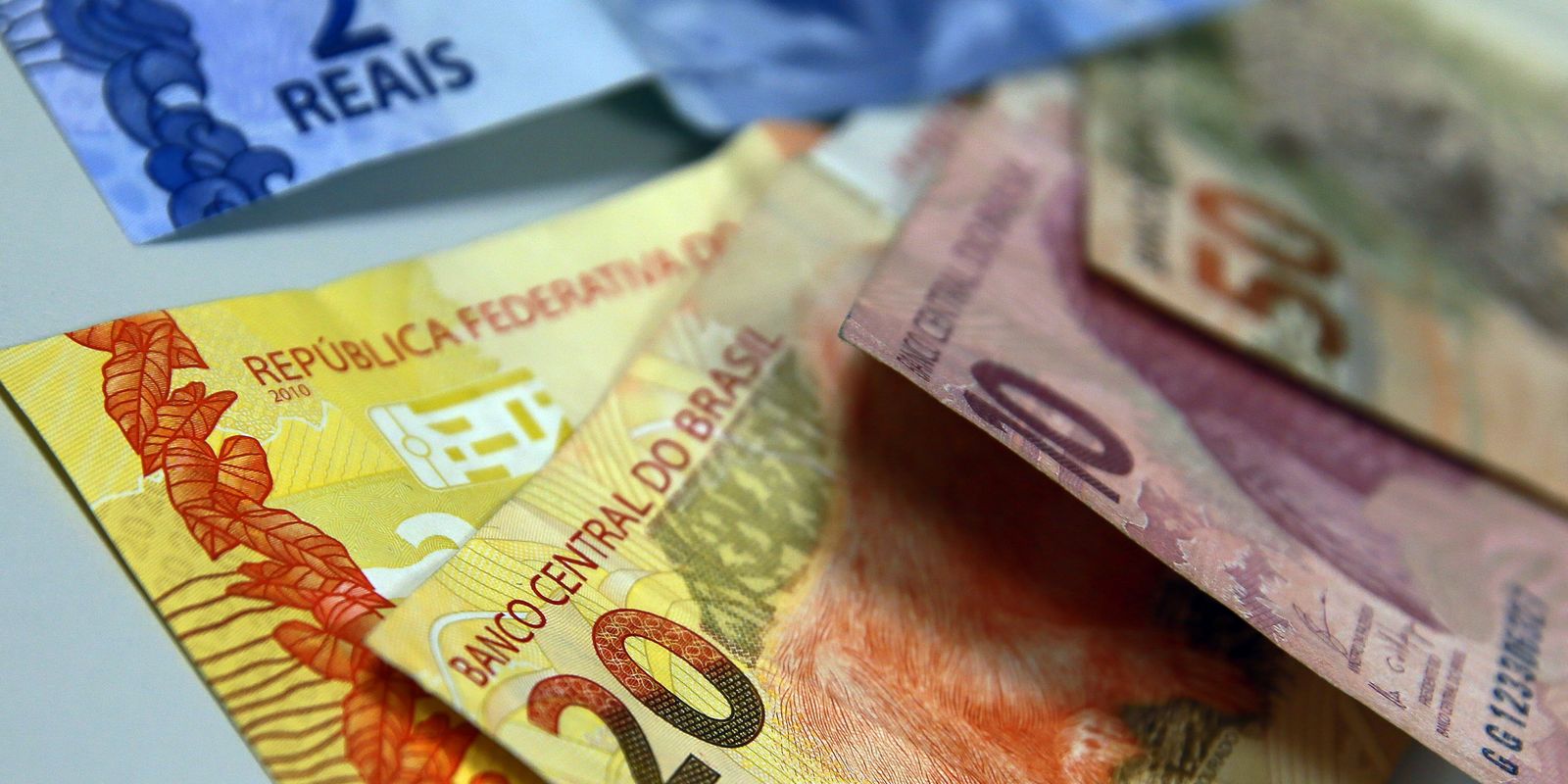 Juros para famílias avançam em agosto e taxa de inadimplência atinge 6%