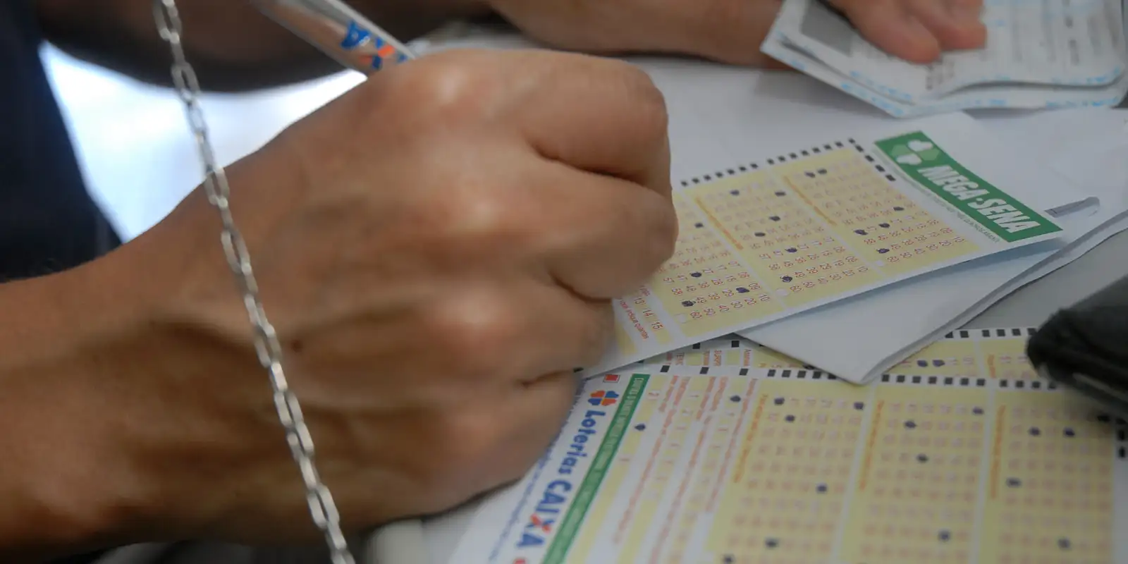 Ninguém acerta dezenas e prêmio da Mega-Sena acumula em R$ 41 milhões