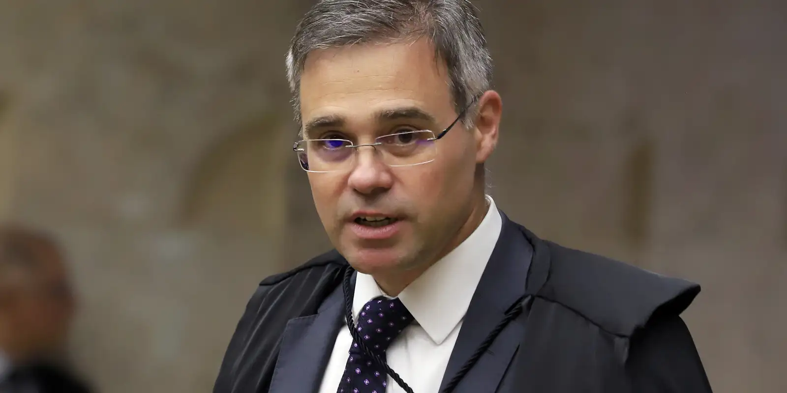 André Mendonça rejeita ação contra reajuste do Bolsa Família
