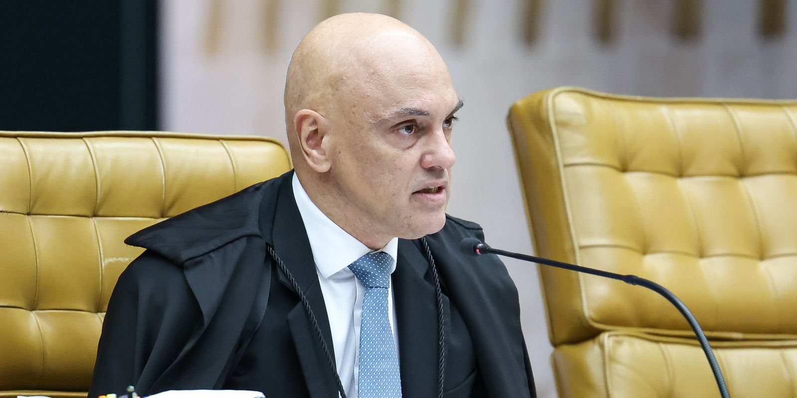 Moraes pede que Fachin analise suspeitas contra André Mendonça
