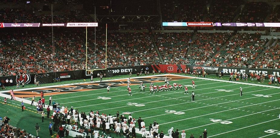 NFL tem vitória dramática dos Packers no overtime, massacre dos Panthers e autoridade dos 49ers