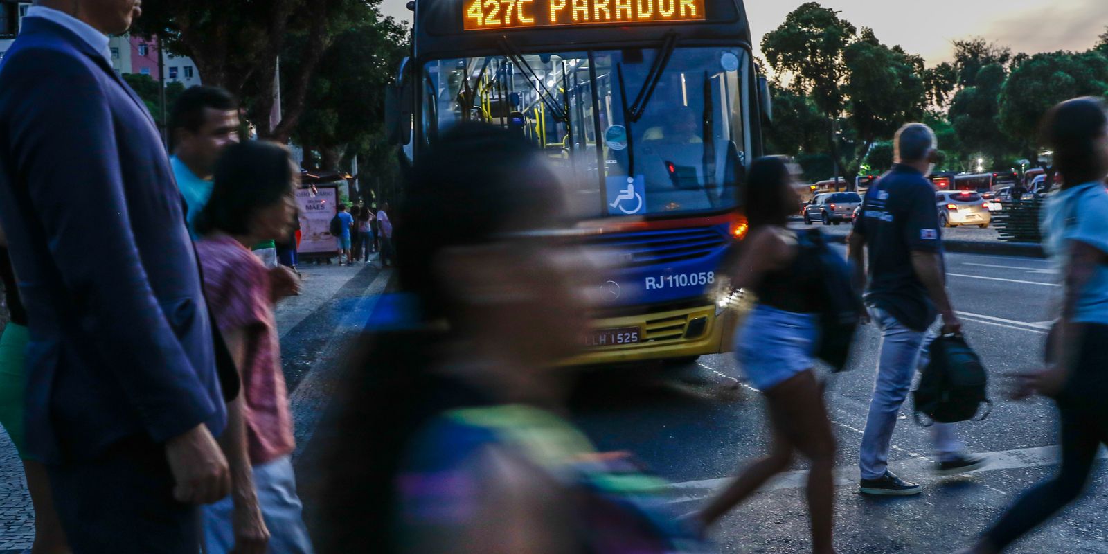Solidão e exaustão aumentam a abstenção nas urnas no Brasil