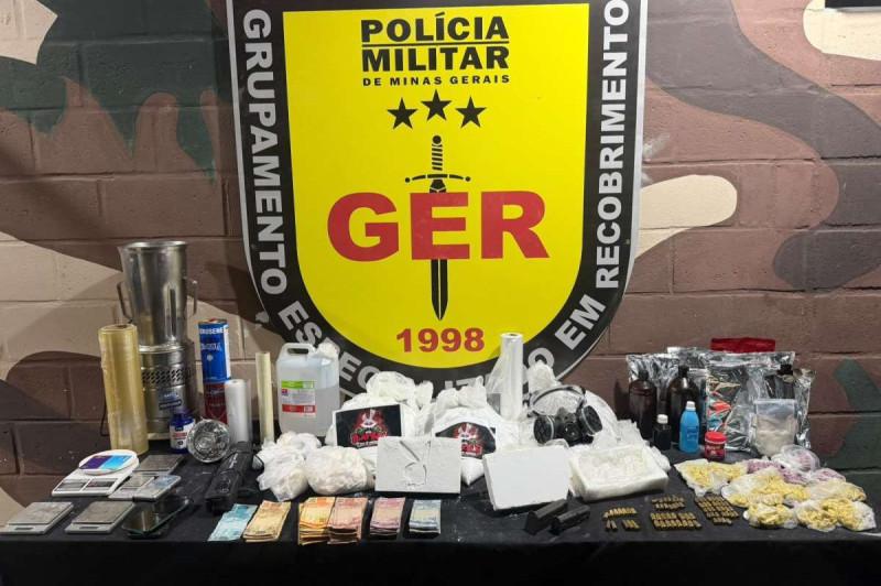 PM encontra laboratório de drogas e prende homem no Santa Rita, em Juiz de Fora