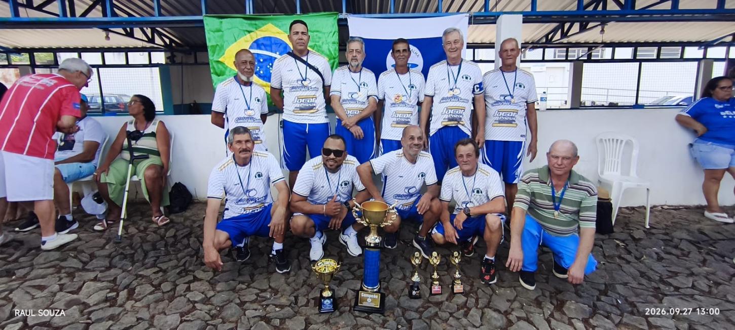 Equipe do Trevo Malha Clube, de Juiz de Fora, comemora a conquista do título da Copa Regional da Liga de Malha em 2026. Foto: Raul Souza.