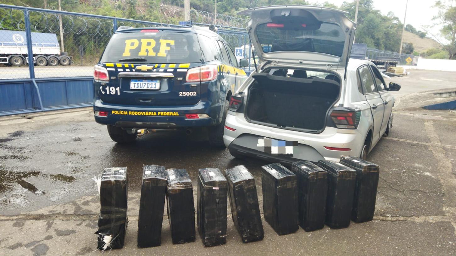 PRF Apreende 230 Kilos de Maconha Após Perseguição em Juiz de Fora